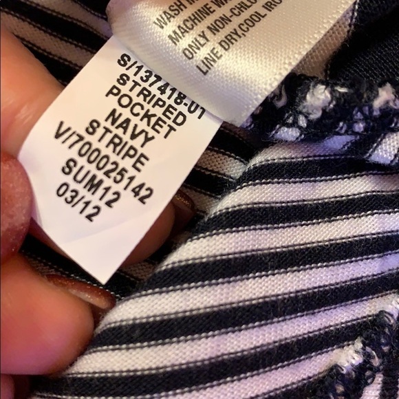 Gap XS Women’s Navy Striped Pocket Tank Top - Picture 7 of 7